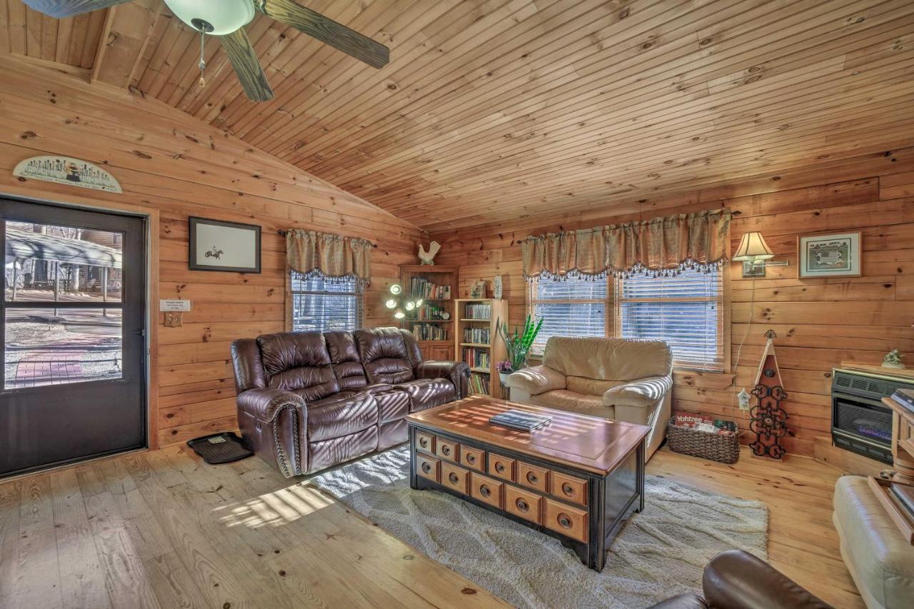 Franklin Cabin With Porch Near Hiking And Waterfalls! エクステリア 写真