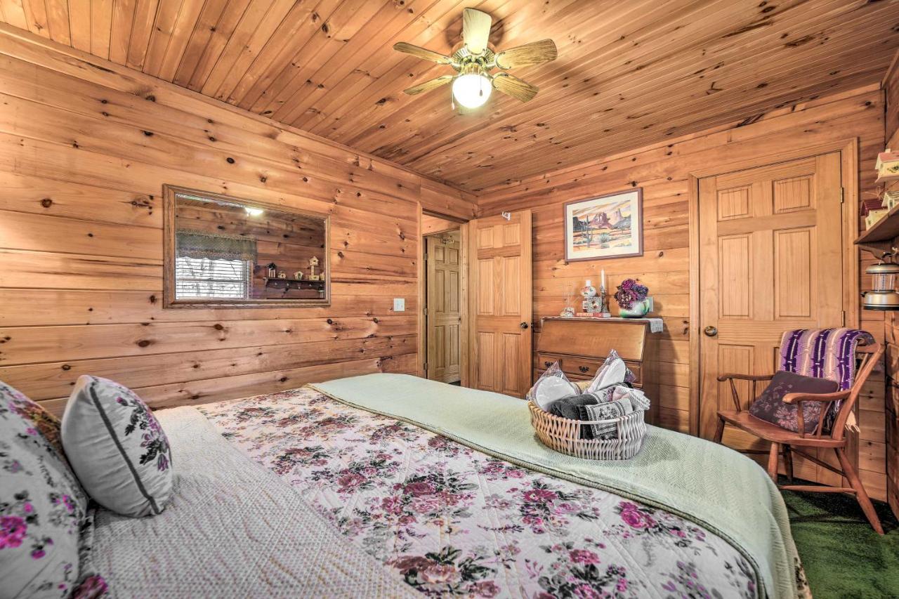 Franklin Cabin With Porch Near Hiking And Waterfalls! エクステリア 写真