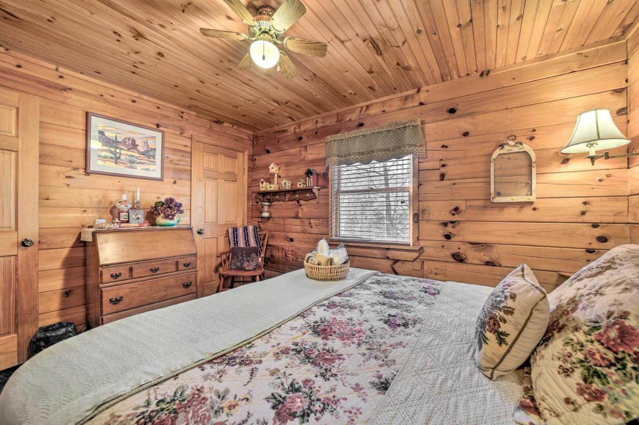 Franklin Cabin With Porch Near Hiking And Waterfalls! エクステリア 写真